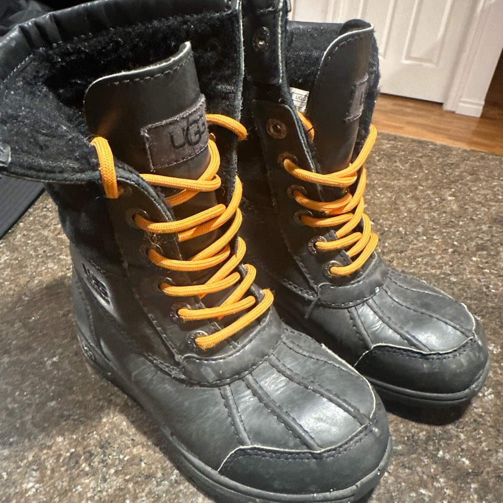 Ugg boots adirondack size 11